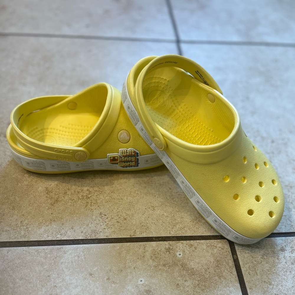Crocs Walt Disney World Parks Platform Retro Logo Yellow Womens 7 Mens 5